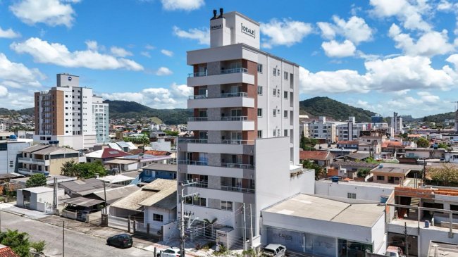 WEST COAST RESIDENCE 