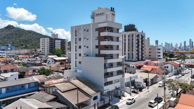 WEST COAST RESIDENCE 