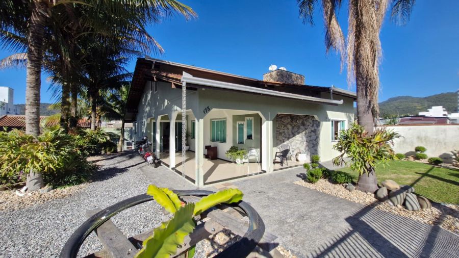 Casa - Venda - Centro - Cambori� - SC