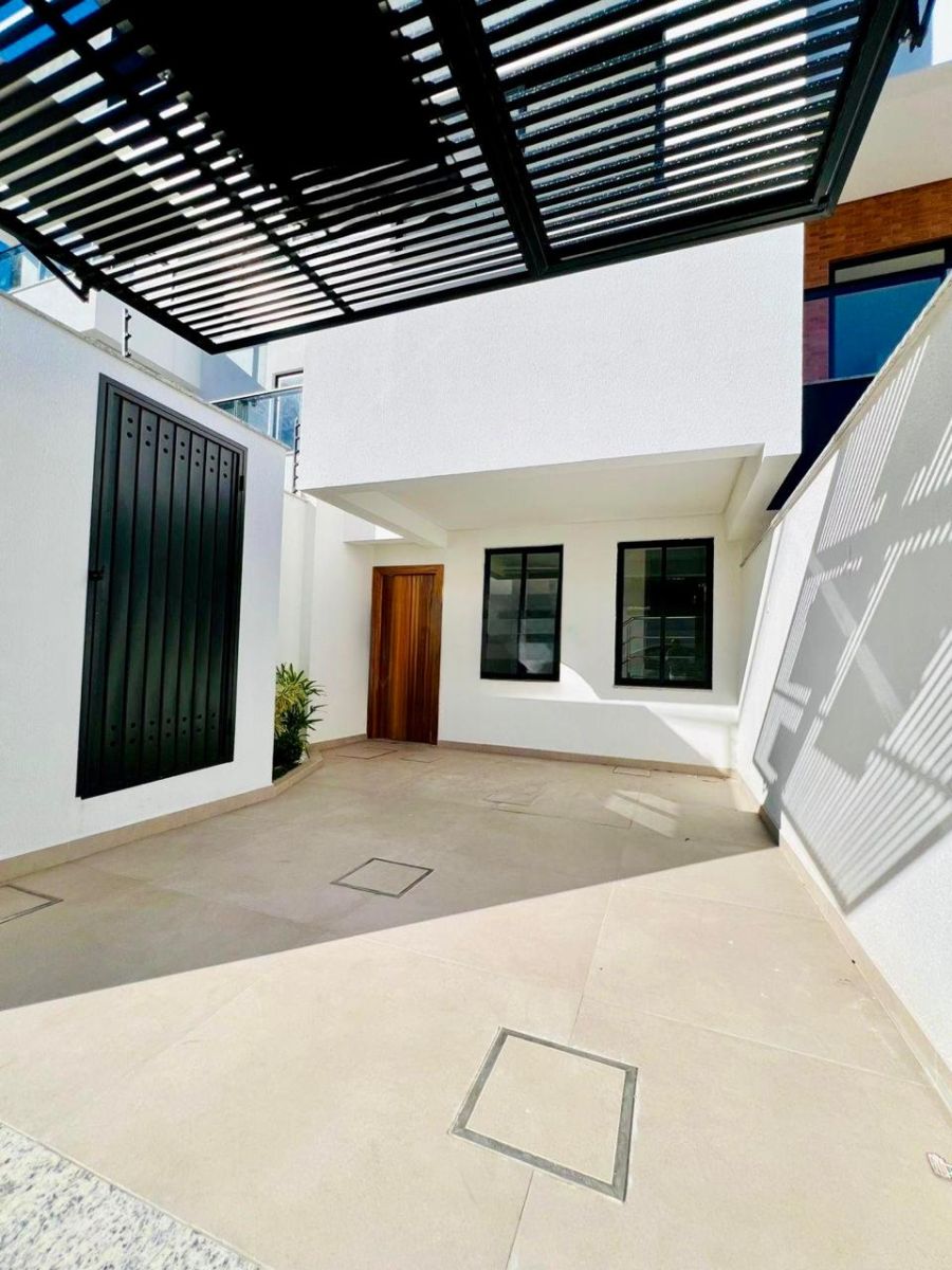 Sobrado - Venda - São Francisco de Assis - Camboriú - SC