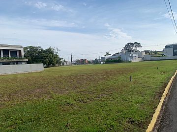 TERRENO NO CONDOM�NIO CALED�NIA