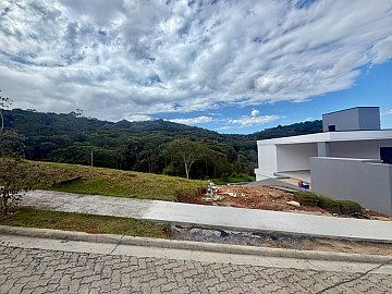 TERRENO � VENDA