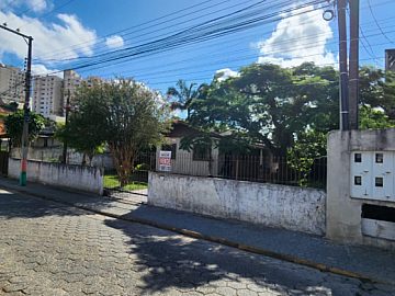 CASA/TERRENO � VENDA